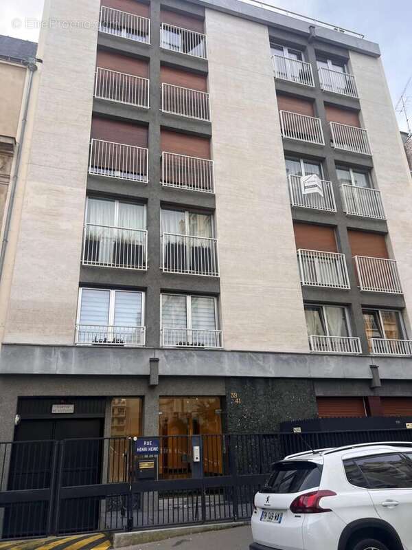 Appartement à PARIS-16E