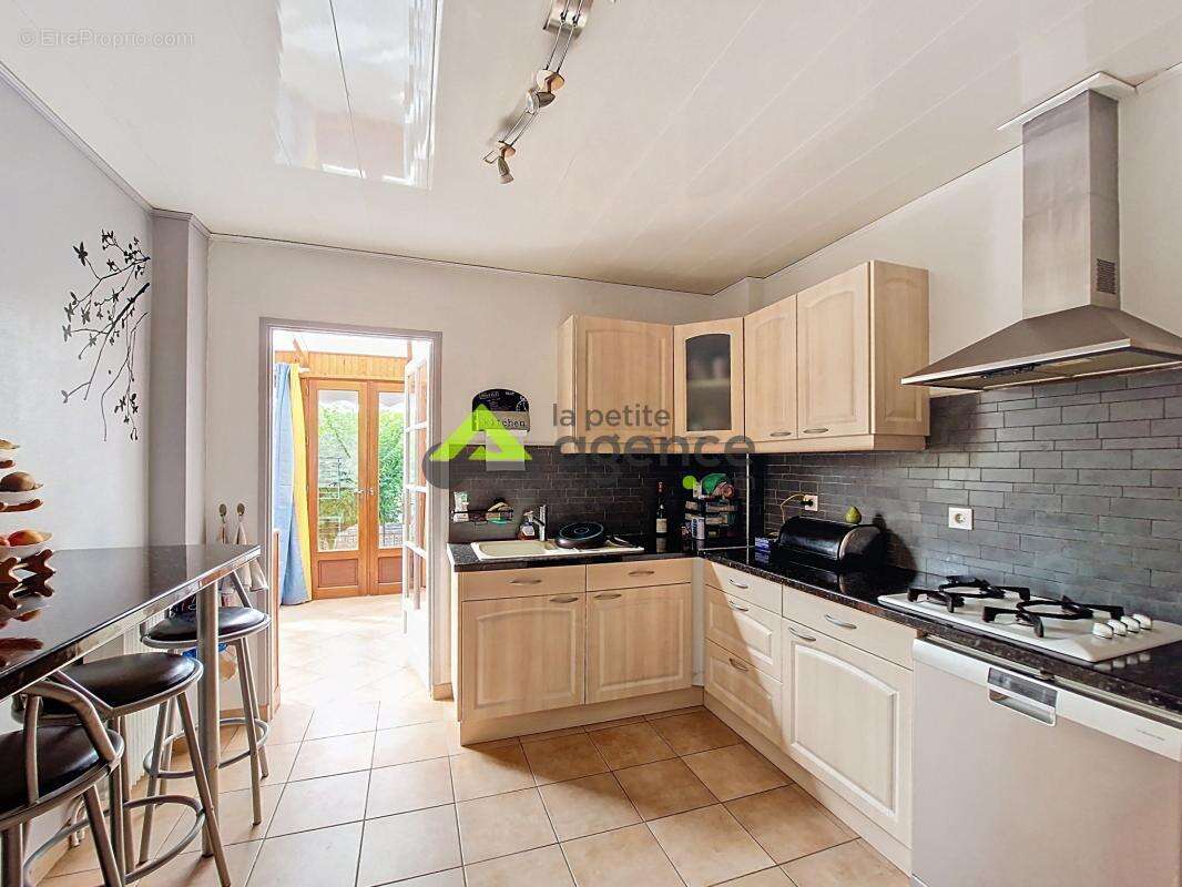 Maison à LA CELLE-DUNOISE