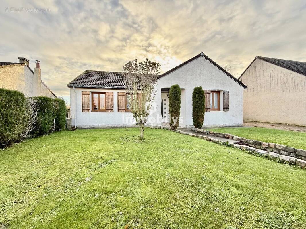 Maison à MONCHECOURT