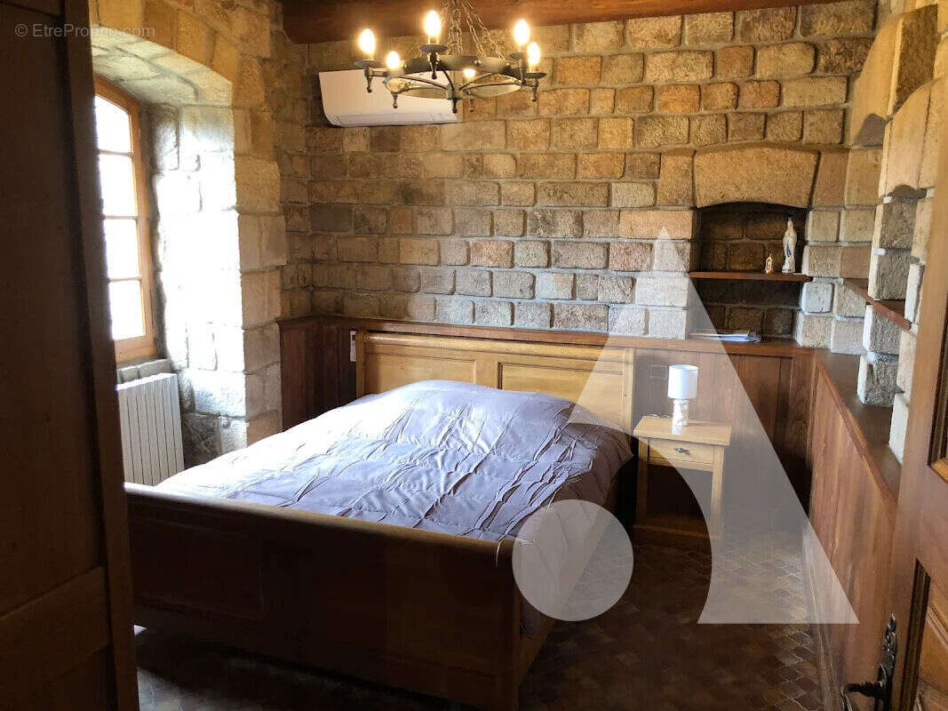 Maison à SAINT-APOLLINAIRE-DE-RIAS