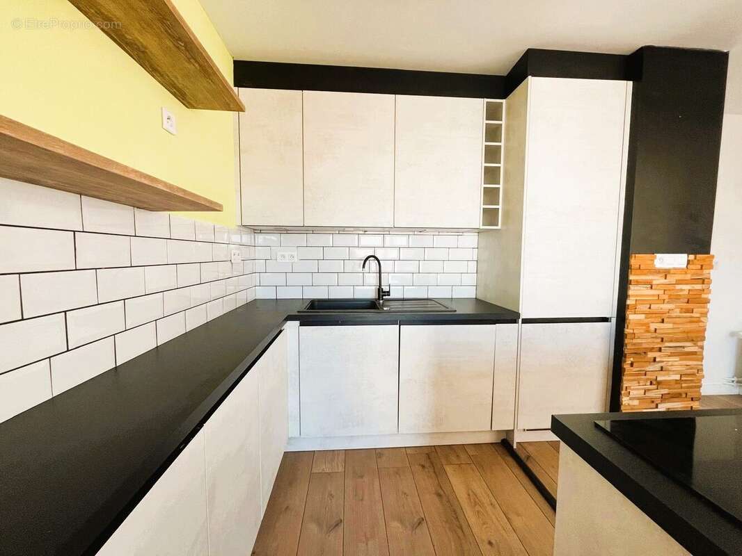 Appartement à SARTROUVILLE