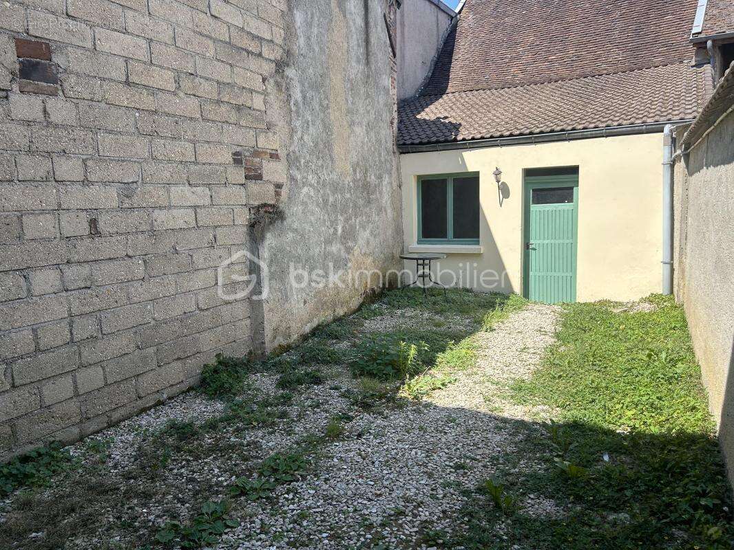 Maison de ville de 102 m² avec cour, dépendance et garage - photo 17