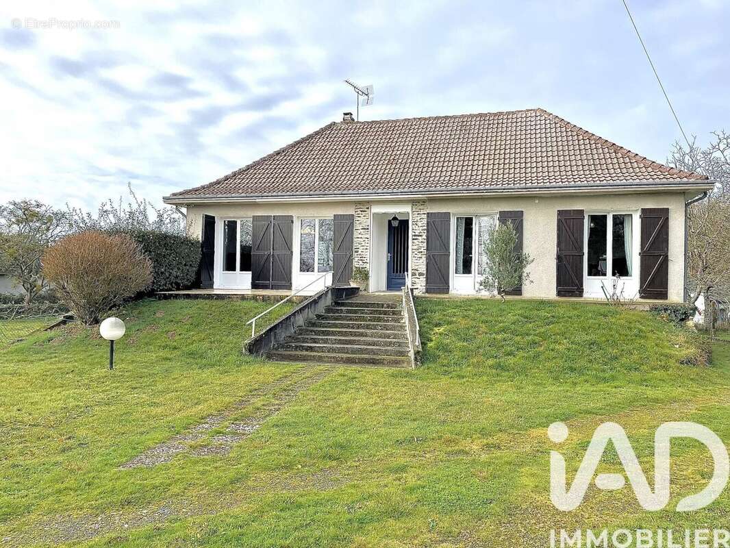 Maison 111 m² à Oulches  - photo 2