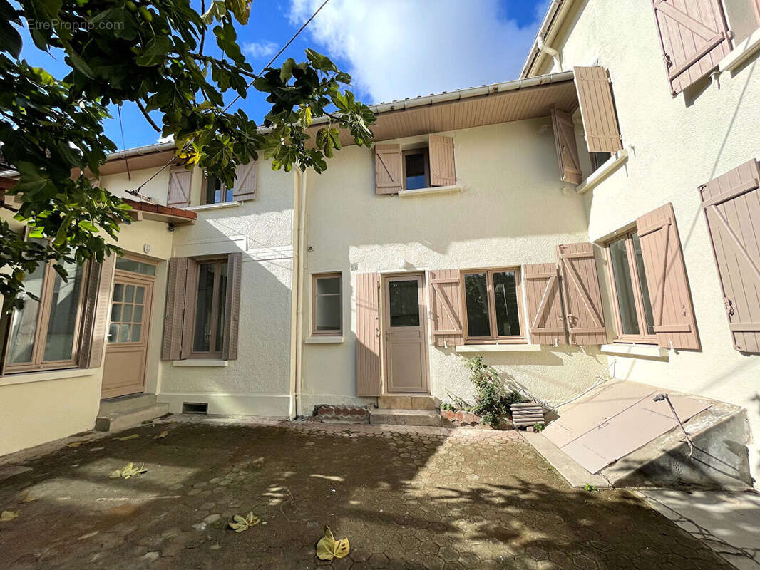 Appartement à SAINTE-SAVINE