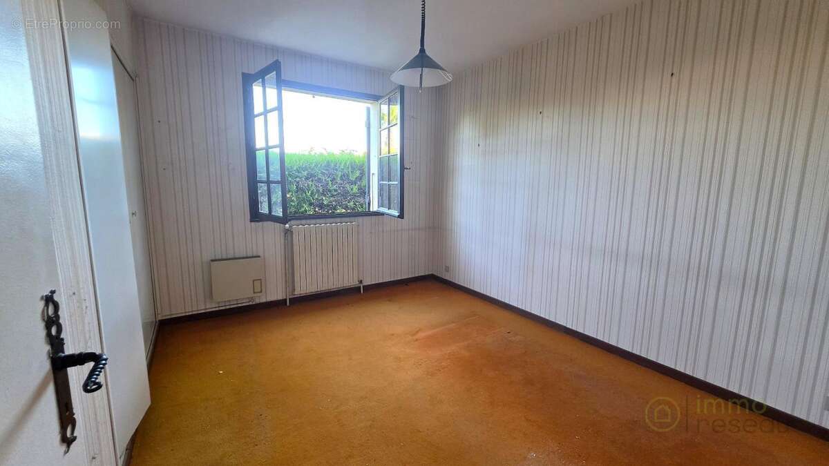 Maison à MAUGUIO