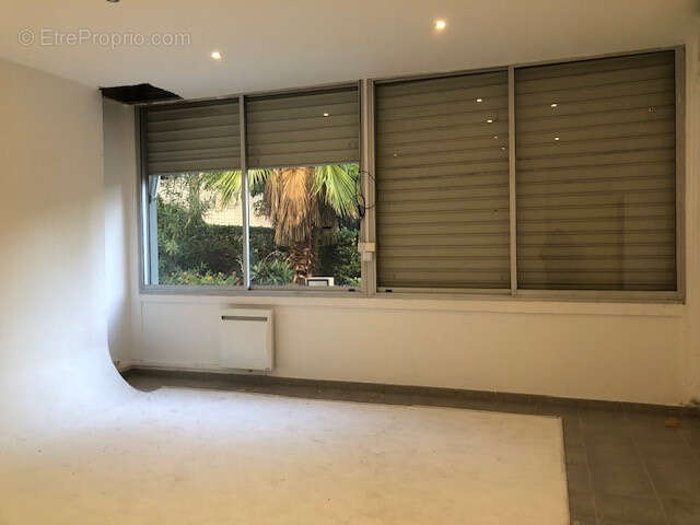 Commerce à MARSEILLE-8E