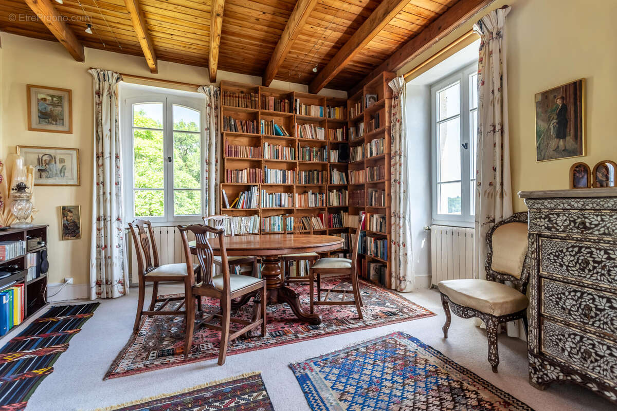 Maison de campagne avec annexes, piscine, grange et vue - photo 18
