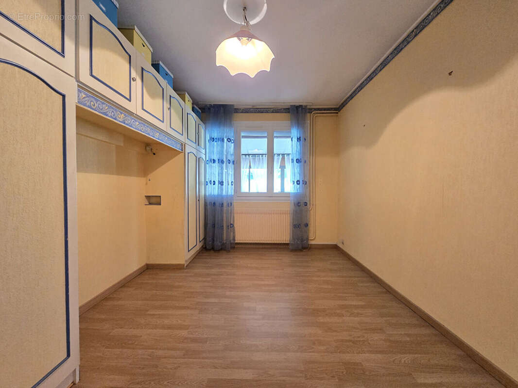 Maison à SAINT-JEAN-DE-LA-RUELLE