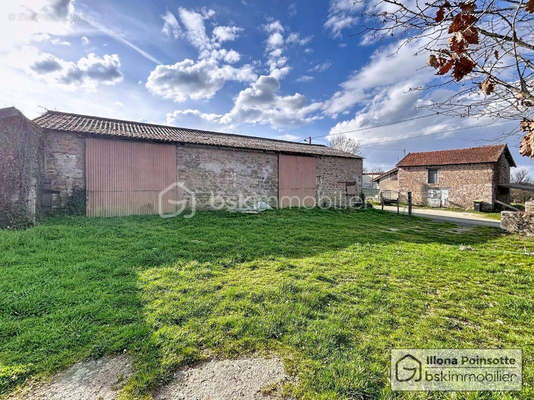 Maison à LA ROCHE-EN-BRENIL