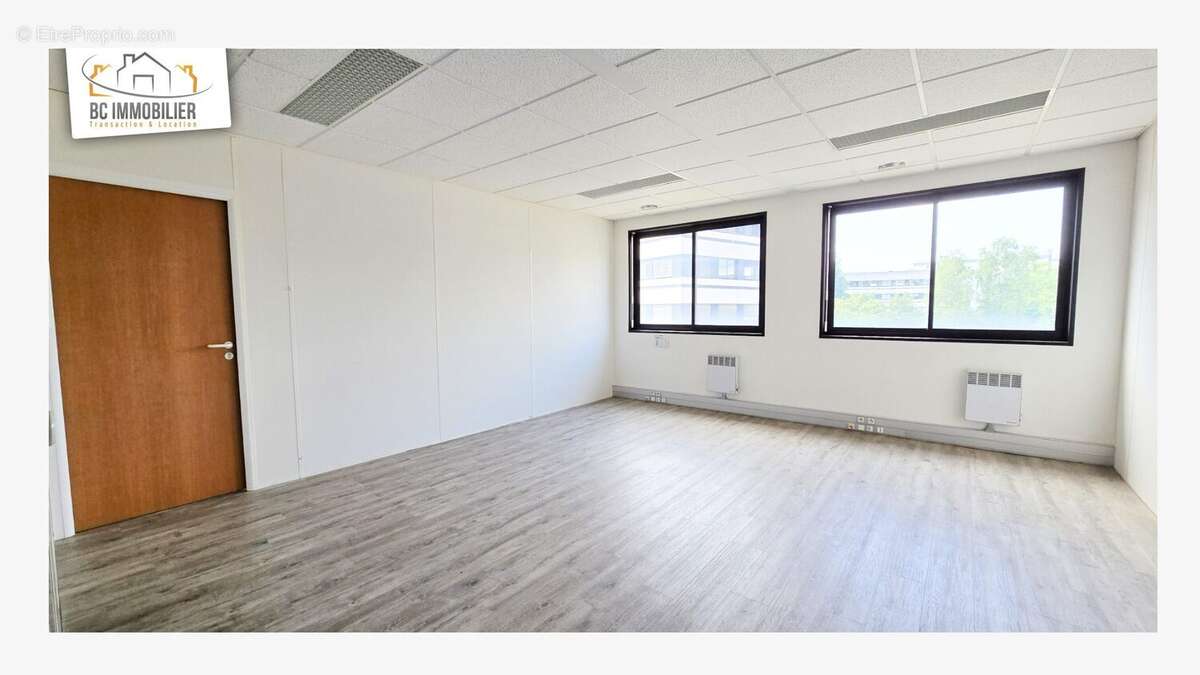 Commerce 778 m² à Ferney-Voltaire  - photo 9