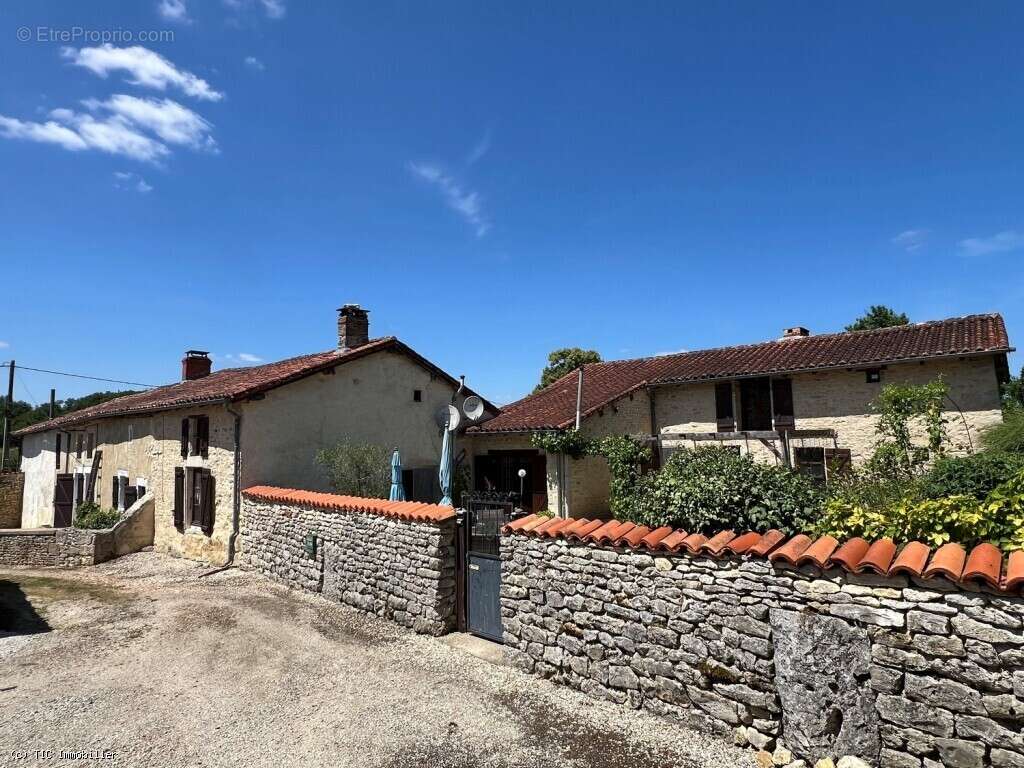 Maison à NANTEUIL-EN-VALLEE