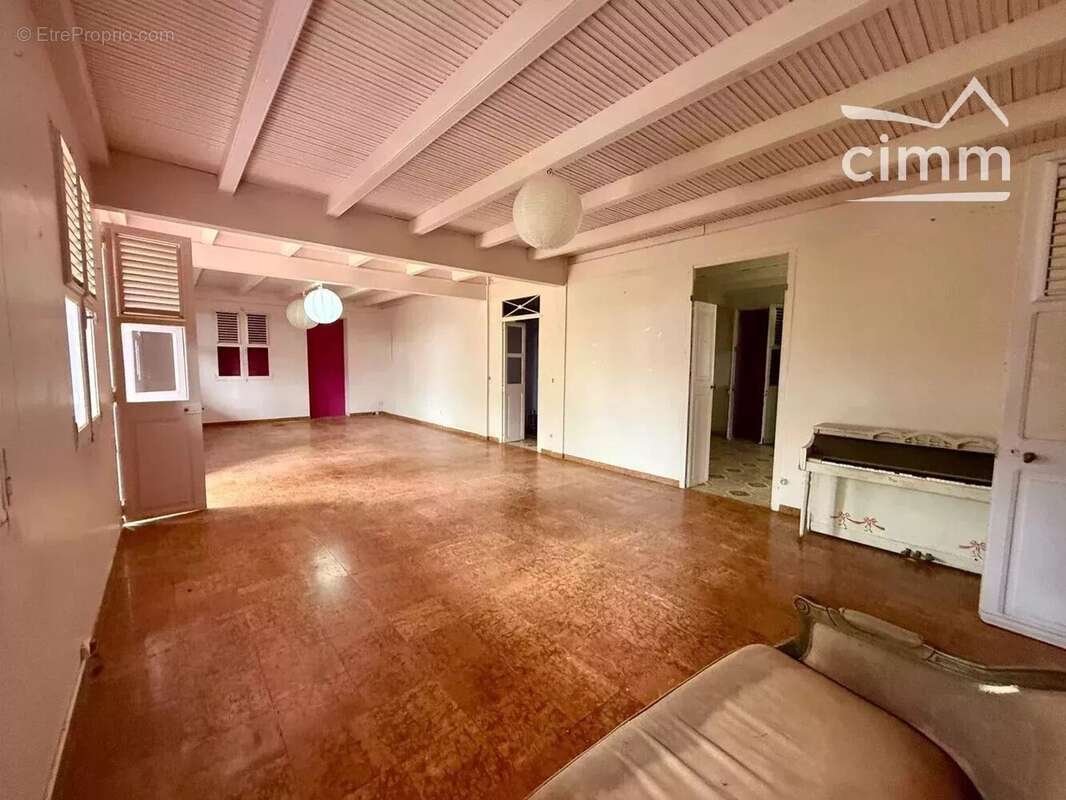 A vendre propriete deux batiments 8 pieces 304,26m² terrain 6595m² - photo 26