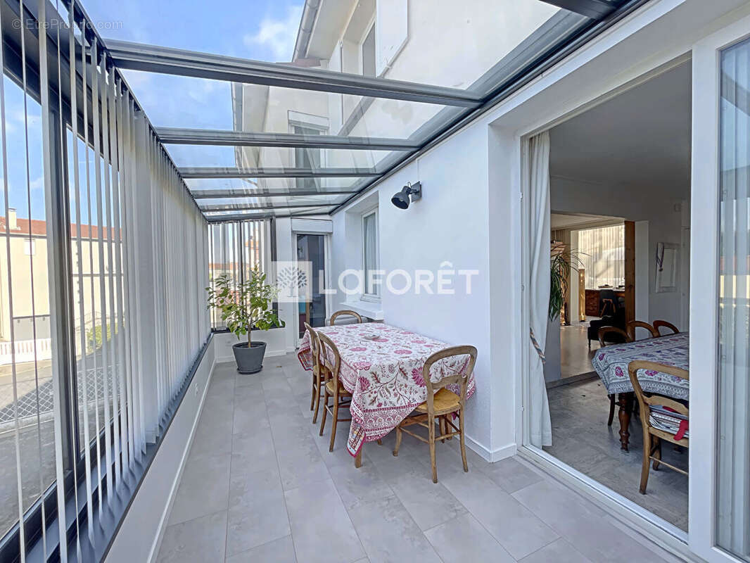 Maison à LE CHAMBON-FEUGEROLLES