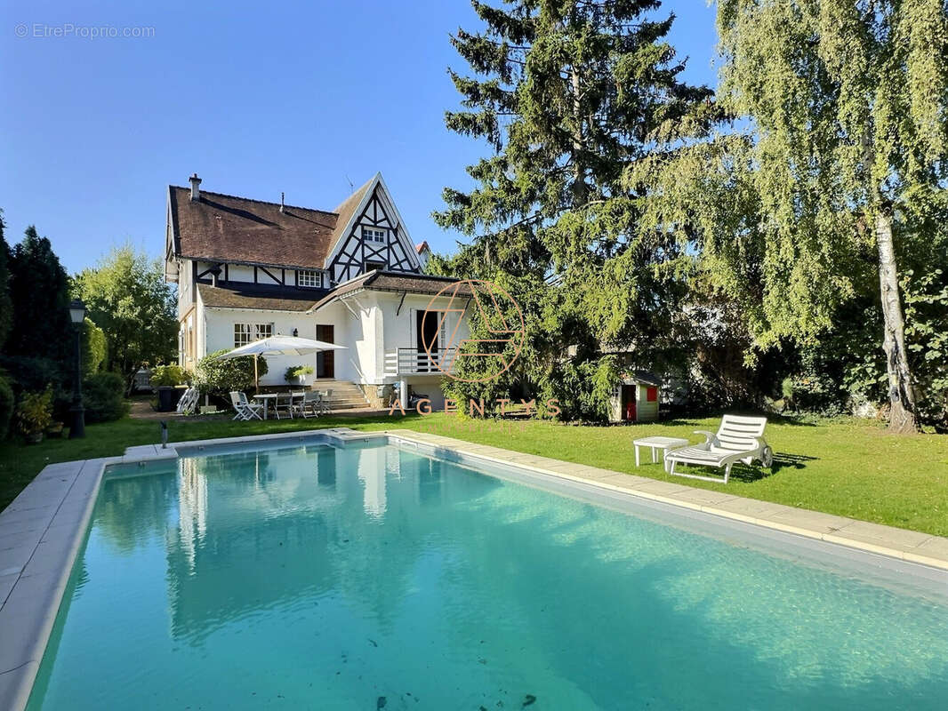 Maison à SAINT-MAUR-DES-FOSSES