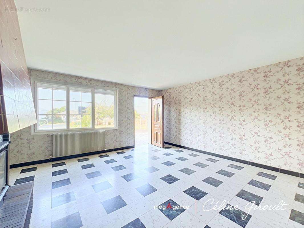 Contruction de qualité avec 7 chambres et beaucoup de stationnement ! - photo 4