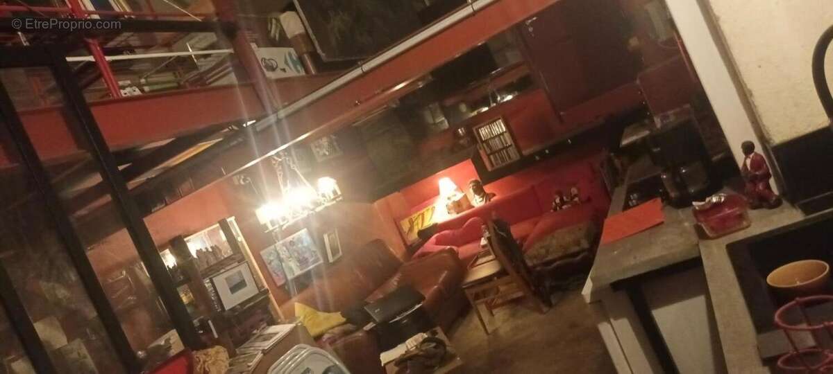 Bien rare et atypique- ancienne cave viticole amenagee atelier d artiste et habitation - photo 3