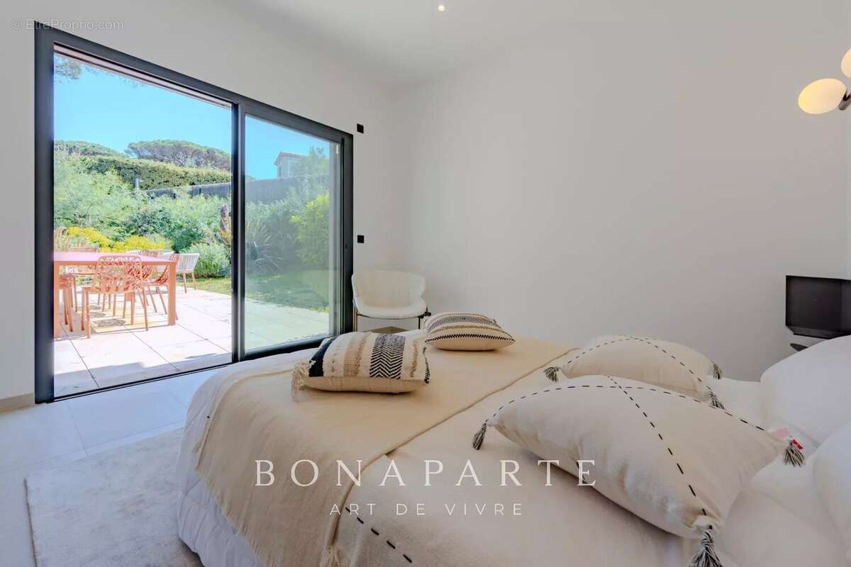 GASSIN - SAINT-TROPEZ Exclusivité : Magnifique villa-appartement en duplex avec très belle vue merUSIVITE : Magnifique "villa ap - photo 16