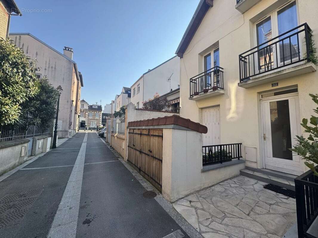 Appartement à LA GARENNE-COLOMBES