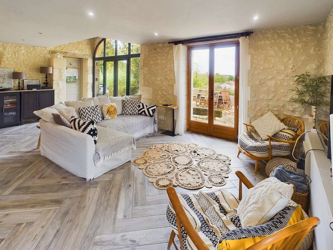 Maison à VILLETOUREIX