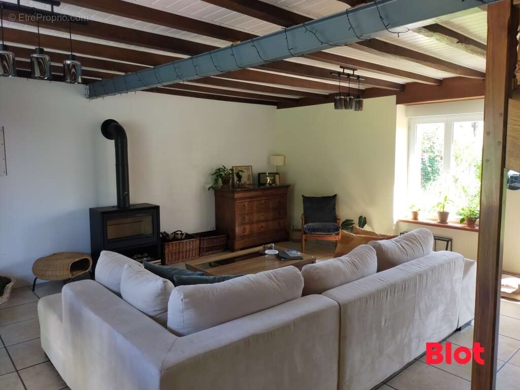 Maison à MEZIERES-SUR-COUESNON