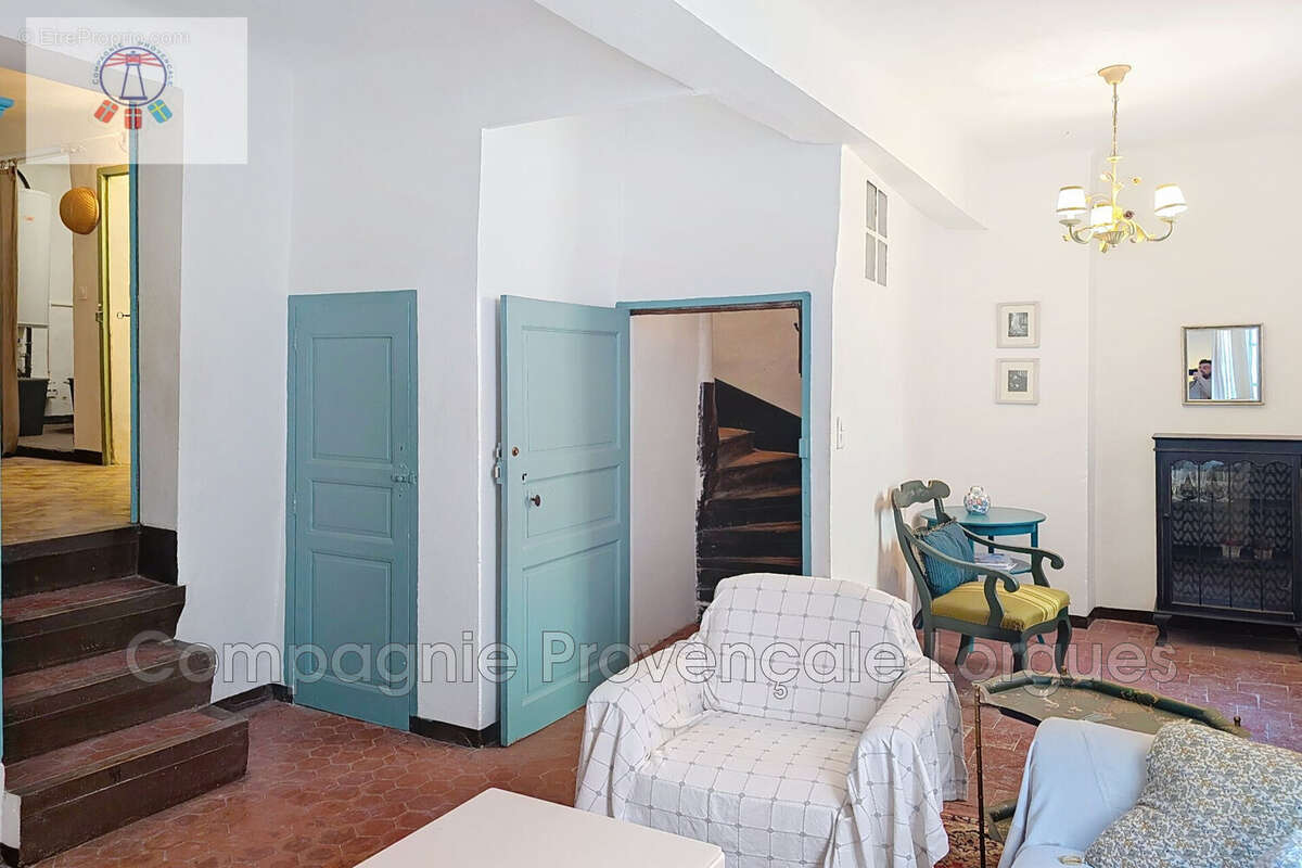 Appartement à COTIGNAC