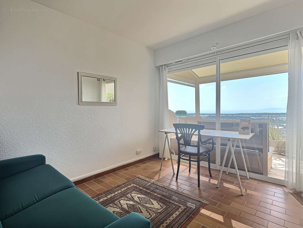 T3 avec vue mer exceptionnelle et iles - stationnements - photo 4