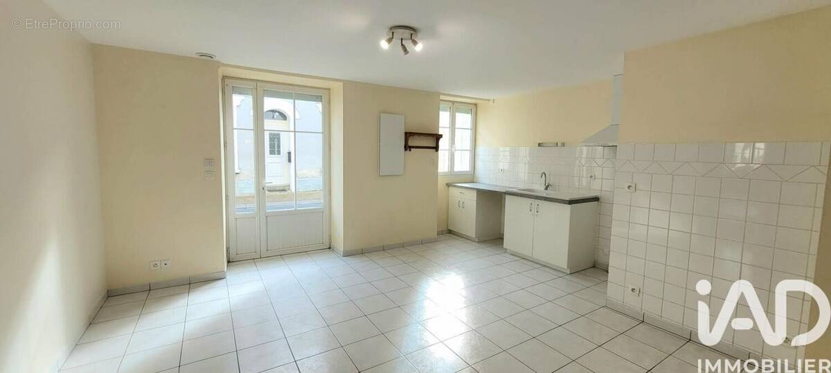 Photo 1 - Maison à NIEUIL-L'ESPOIR