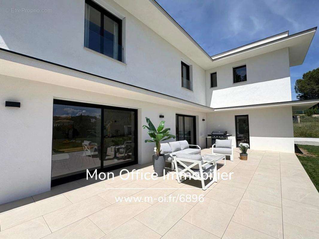 Maison à VENTABREN