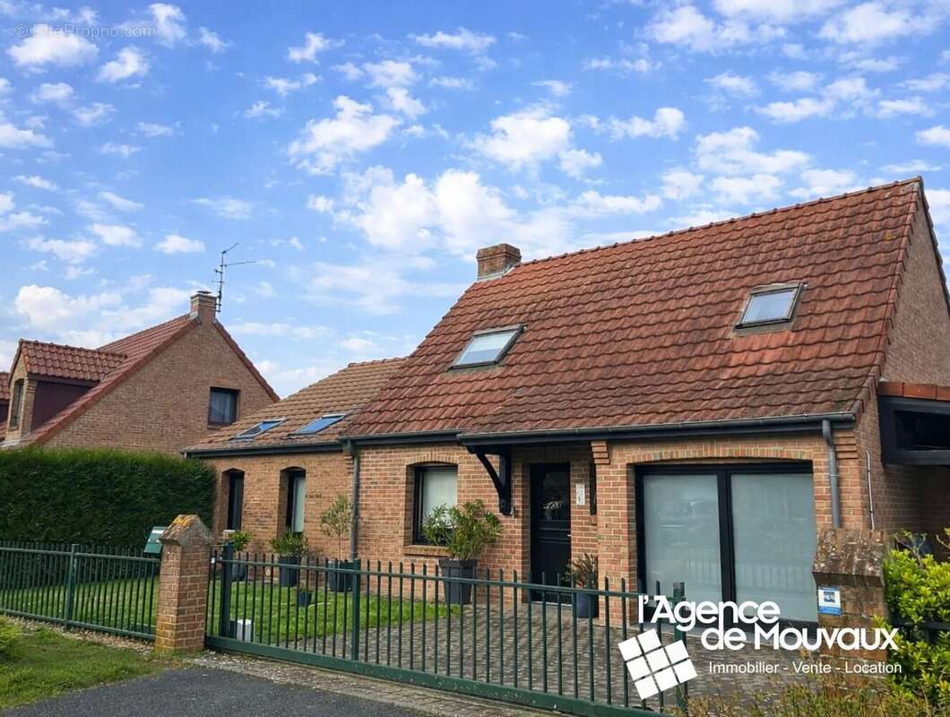 Maison à LA CHAPELLE-D'ARMENTIERES