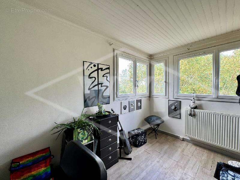 Appartement 62 m² à Combs-La-Ville  - photo 6