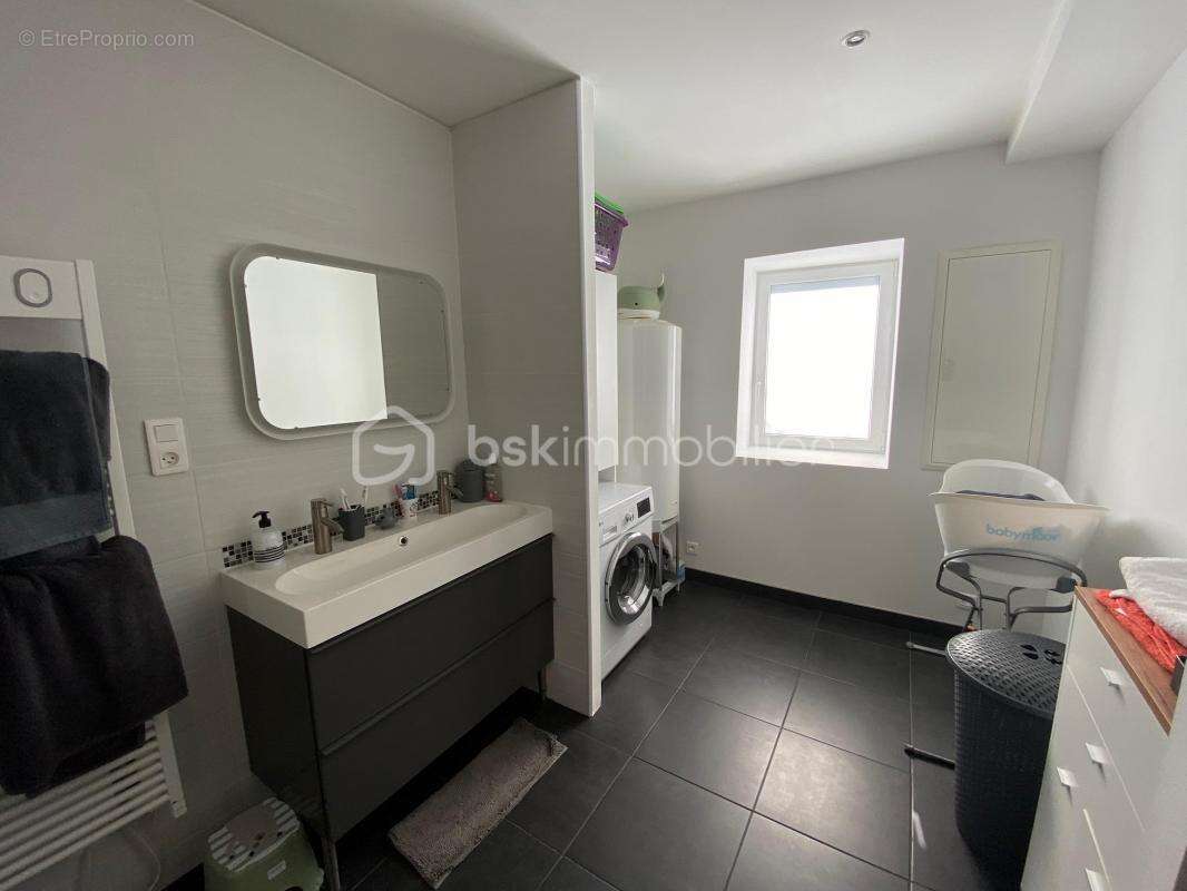 Maison à VILLECOMTAL-SUR-ARROS