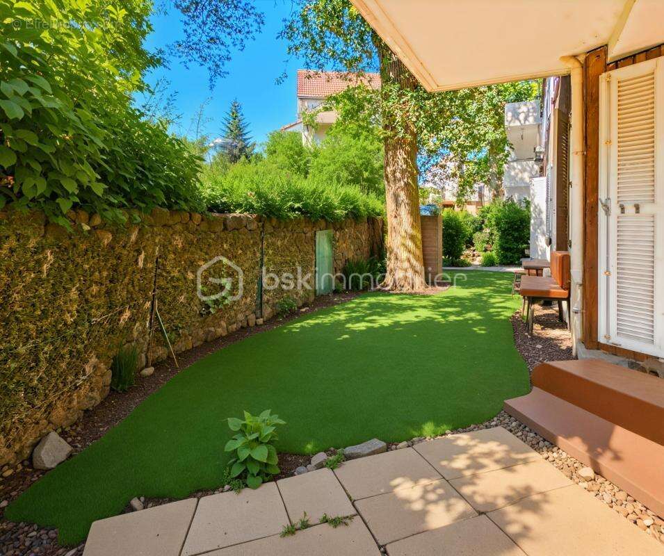Appartement à EMERAINVILLE