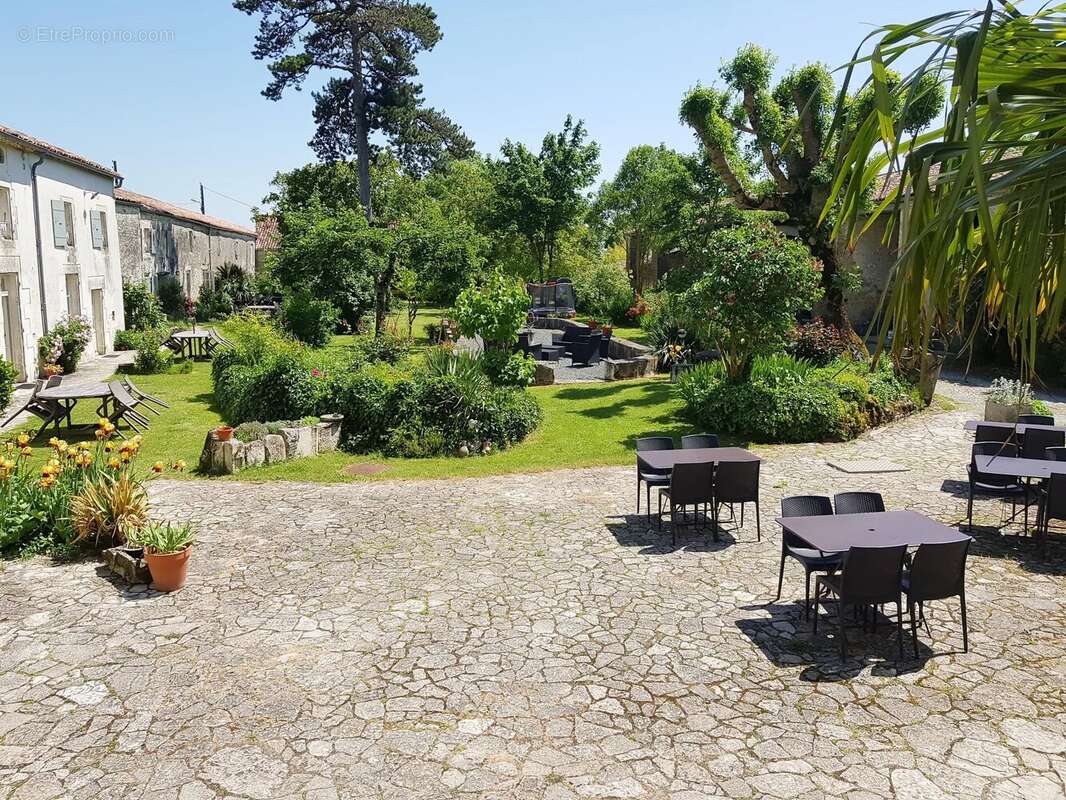 Maison à SAINT-JEAN-D'ANGELY