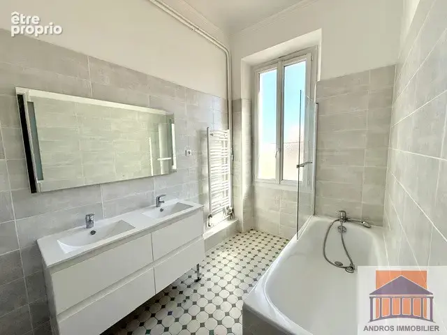13008 proche Périer,  ÉLÉGANCE HAUSSMANNIENNE   T4 d’exception de  145 m2 avec terrasse  sur jardins. Etage él - photo 10