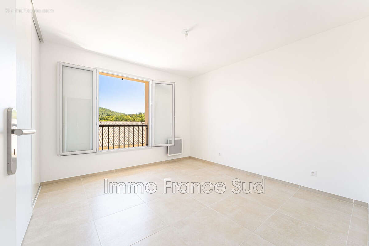 Appartement à LA GARDE-FREINET