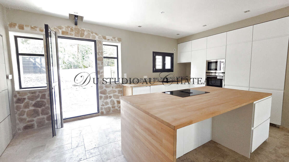 AIX superbe MAISON DE VILLE CONTEMPORAINE  340 M2 -7 chambres- beaux volumes- calme total- - photo 5