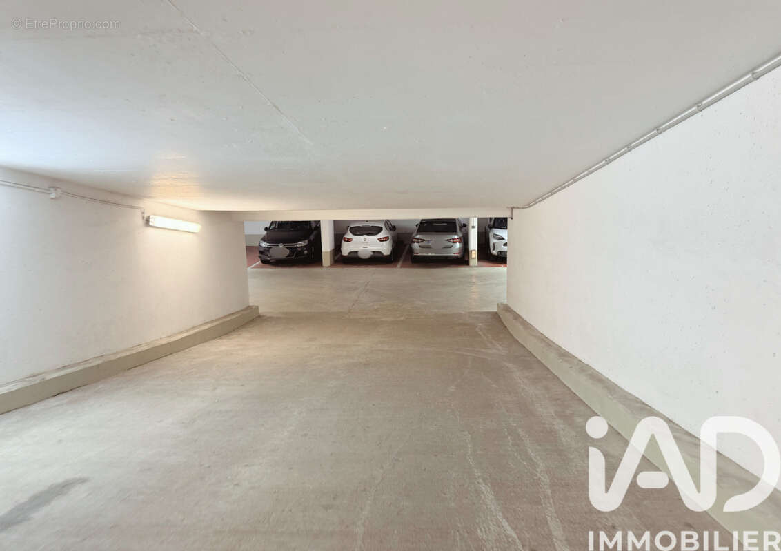 Photo 3 - Parking à PARIS-11E