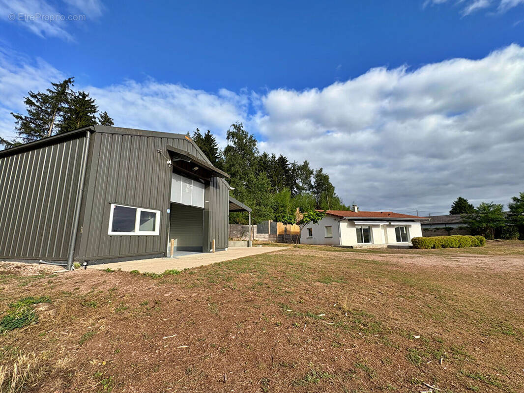 Commerce à BRIENNON