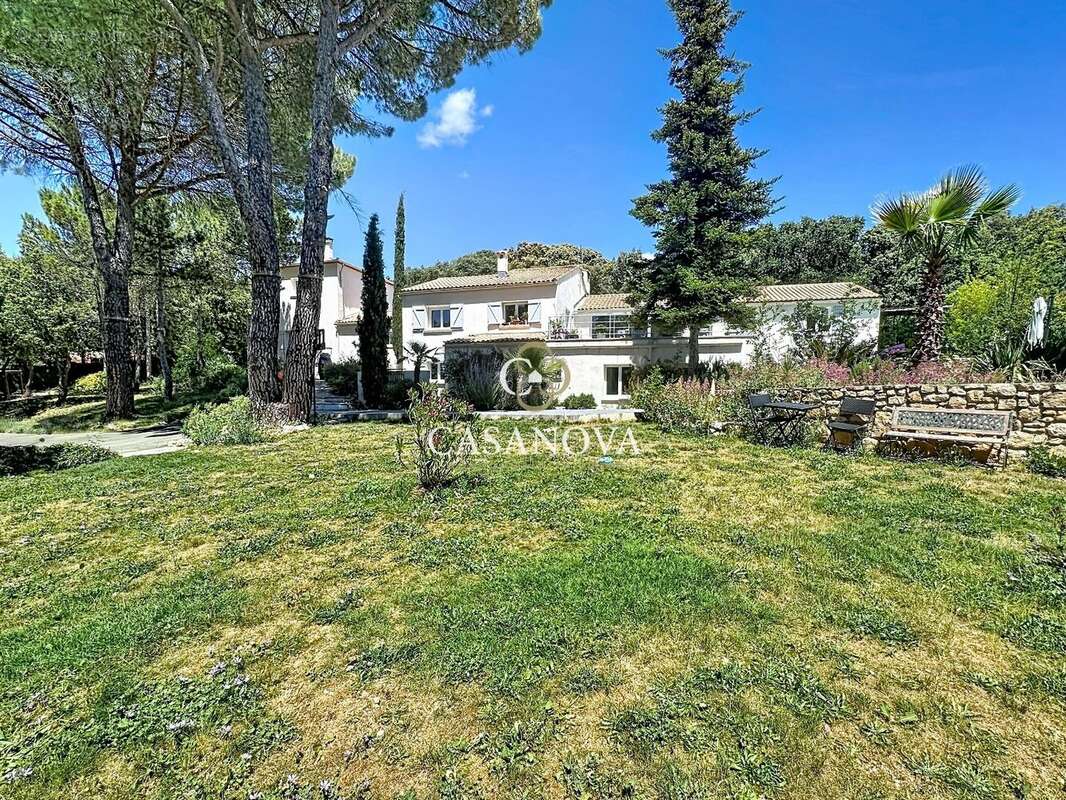 Proche de Gignac Deux habitations, appartement indépendant, deux piscines dans un cadre privilégié. - photo 2