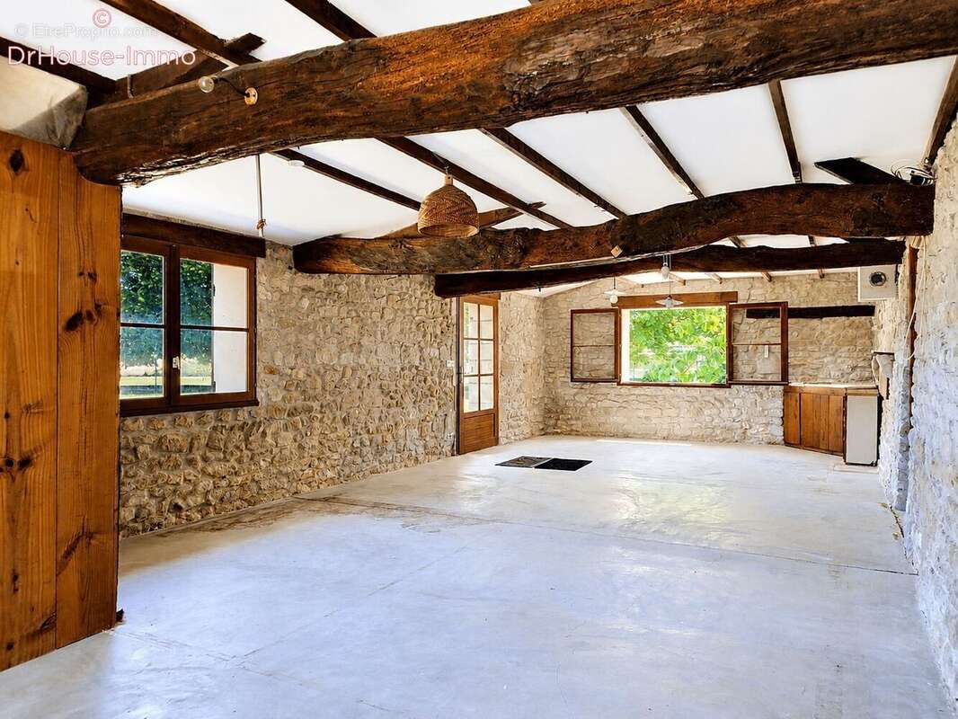 Maison 180 m² à Etauliers  - photo 4