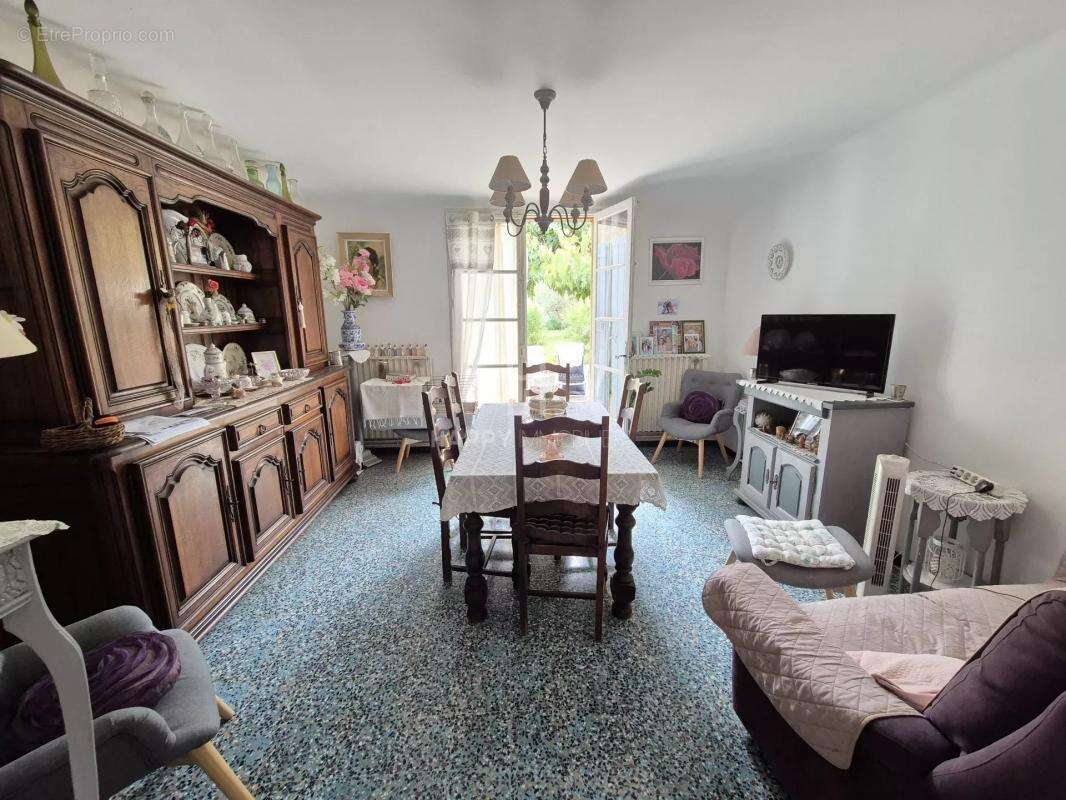 Maison de plain-pied St Étienne du Grès - photo 6