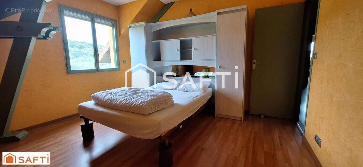 Maison 215 m² à Saint-Yrieix-Les-Bois  - photo 8