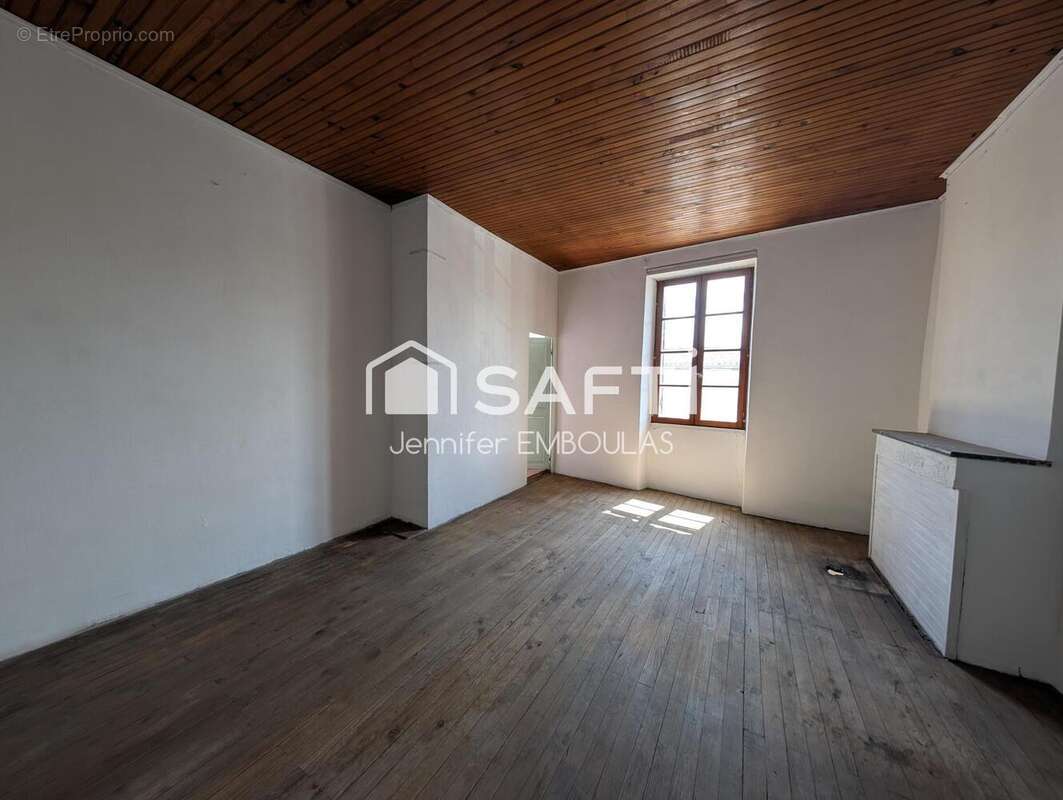 Photo 2 - Maison à SAINT-MORILLON
