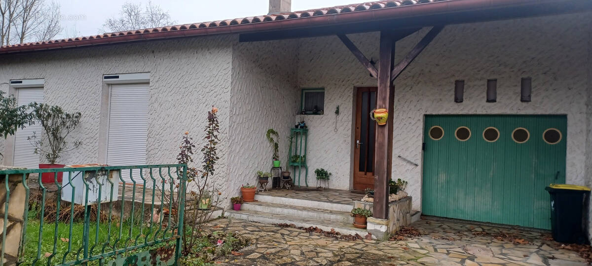 Maison à MONTAIGU-DE-QUERCY