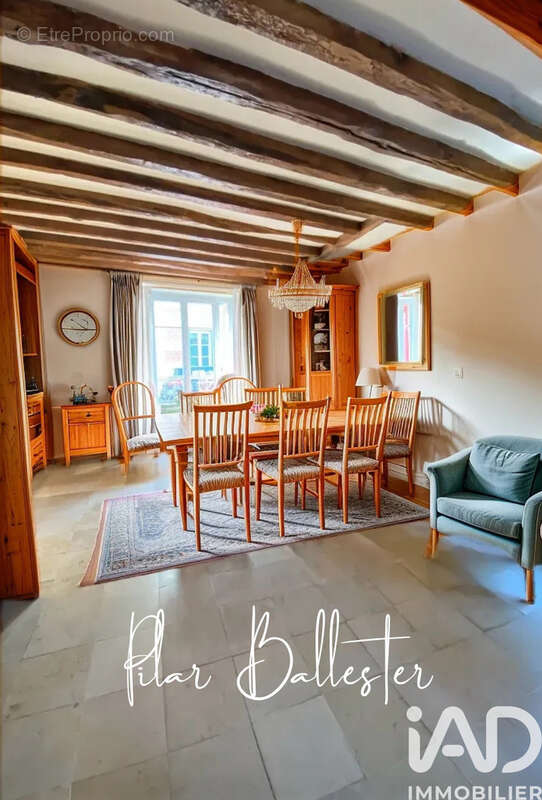 Maison 213 m² à Quincy-Voisins  - photo 7