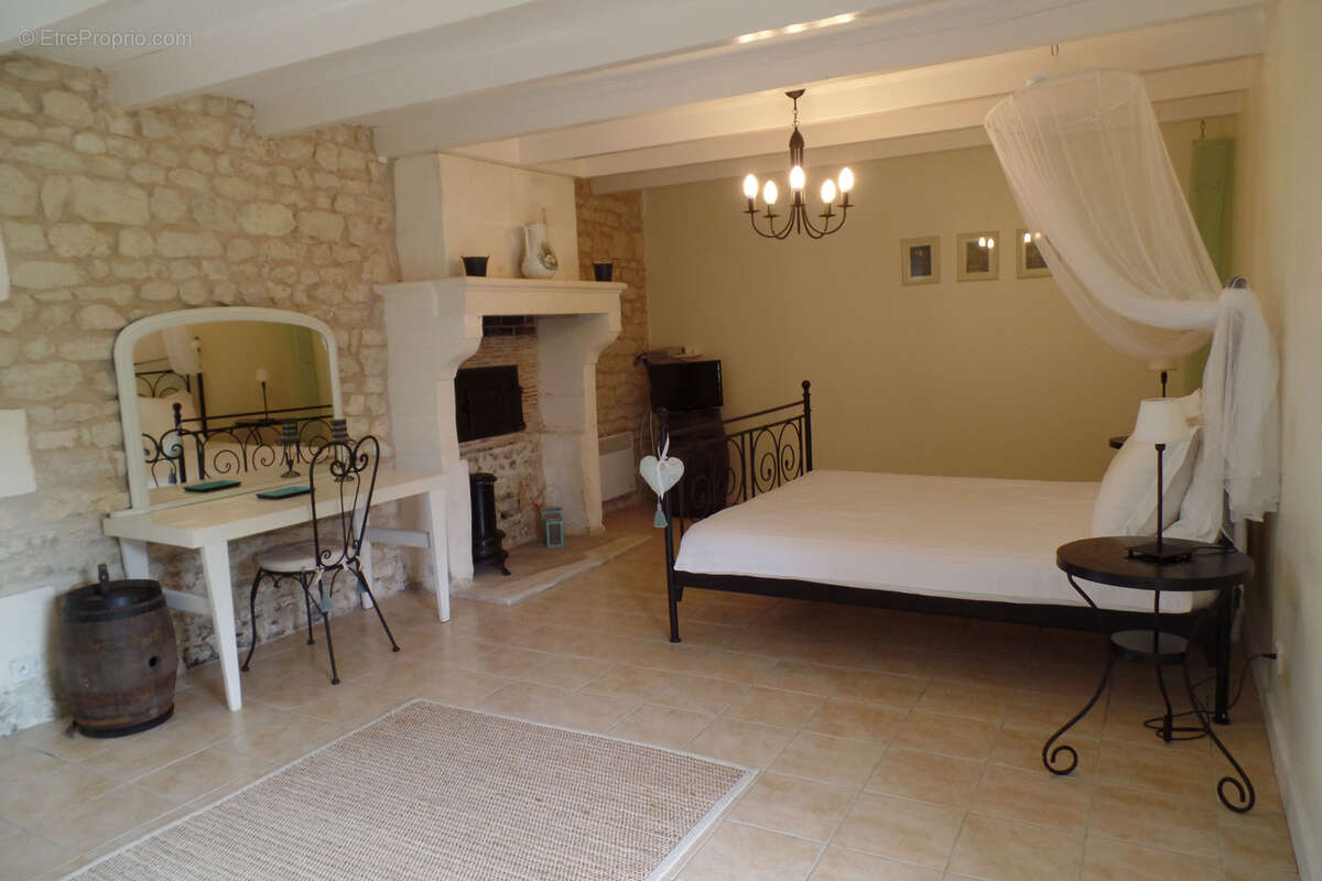 Maison à SAINT-JEAN-D'ANGELY
