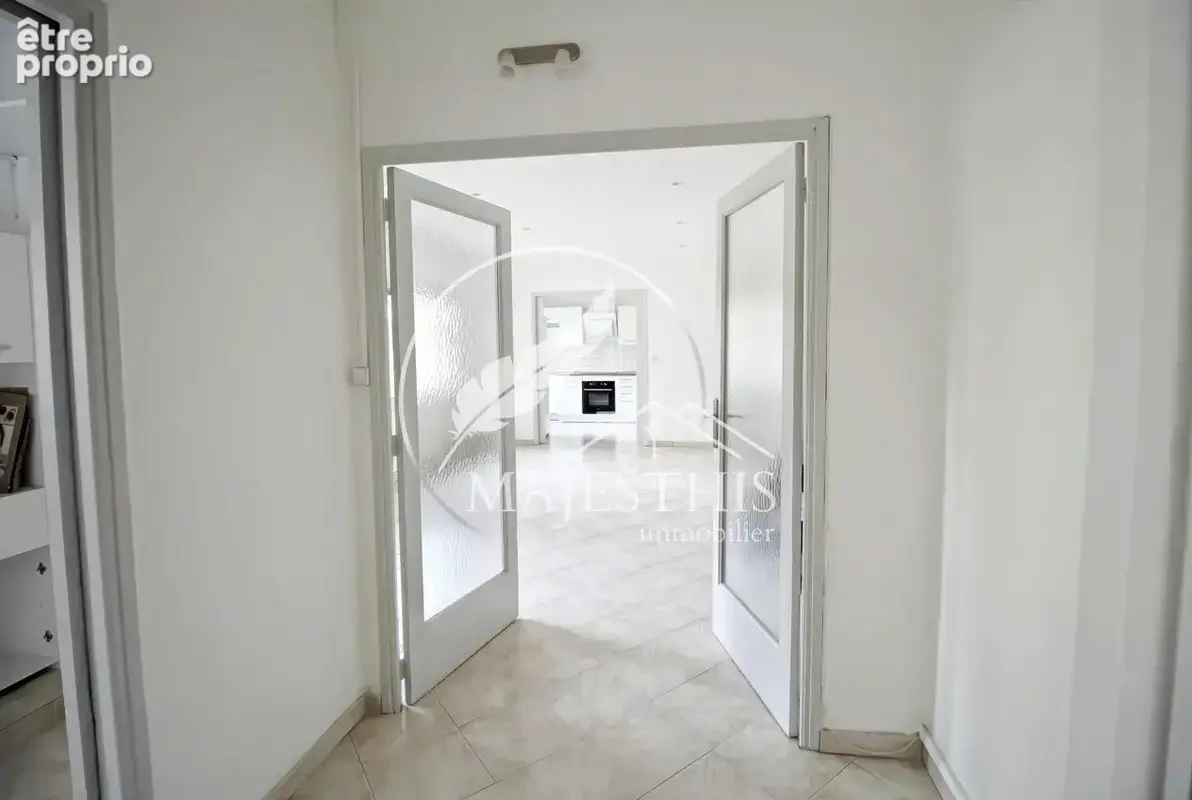 Toulon   haute-ville  appartement t3 traversant de 86,65 m2 avec cave - photo 2