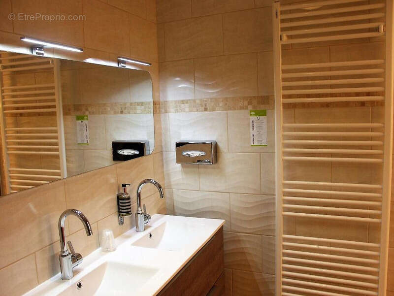 Commerce à MOUSTIERS-SAINTE-MARIE