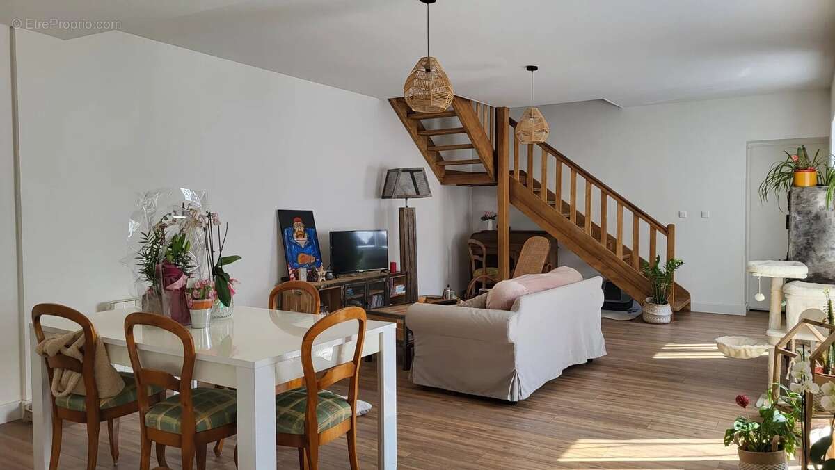 Appartement à PONT-DE-VEYLE