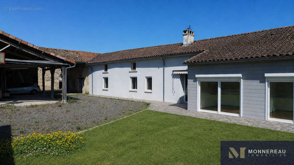Maison à GENAC
